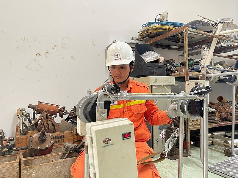 Đinh Văn Thảo với những sáng kiến tiền tỷ cho ngành truyền tải điện Đinh Văn Thảo với những sáng kiến tiền tỷ cho ngành truyền tải điện