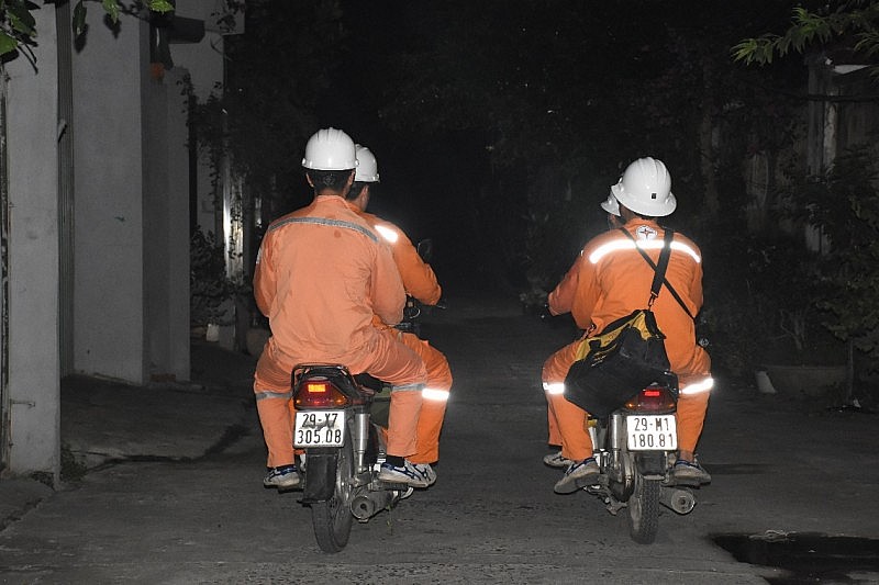 Ngành điện Thủ đô sử dụng loa phát thanh tuyên truyền tiết kiệm điện