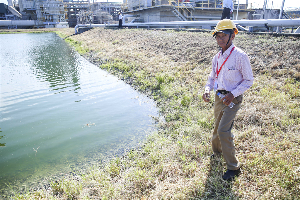 BSR giới thiệu về công tác bảo vệ môi trường tại NMLD Dung Quất cho bà con nhân dân BSR giới thiệu về công tác bảo vệ môi trường tại NMLD Dung Quất cho bà con nhân dân