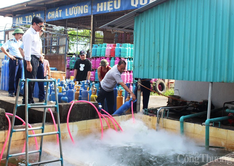 Cục QLTT Quảng Bình: Tiêu huỷ nhiều hàng hoá vi phạm hành chính