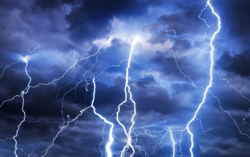 Hướng dẫn cách phòng tránh và sơ cứu người bị sét đánh khi mưa dông Hướng dẫn cách phòng tránh và sơ cứu người bị sét đánh khi mưa dông