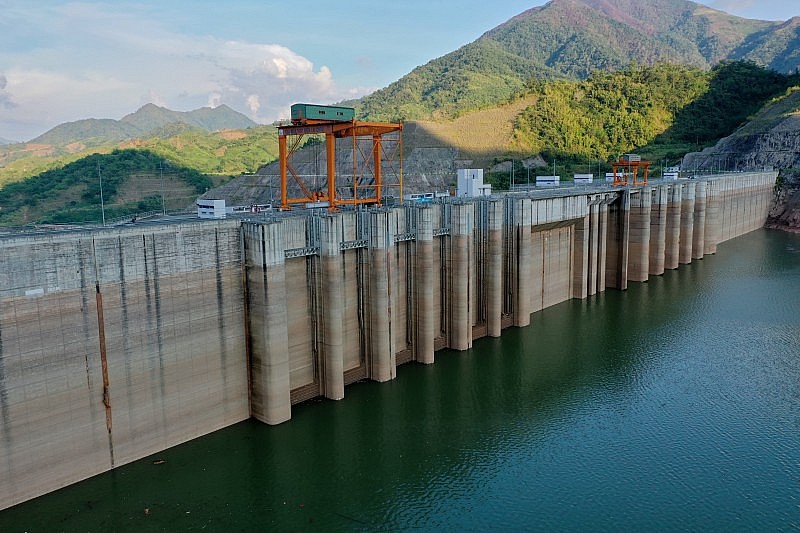 Điện miền Bắc gặp khó khăn vì hạn hán, sông Đà cạn nước Điện miền Bắc gặp khó khăn vì hạn hán, sông Đà cạn nước