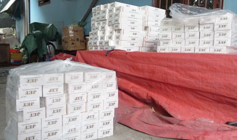 Thừa Thiên Huế: Khởi tố con rễ cùng mẹ vợ tàng trữ thuốc lá nhập lậu