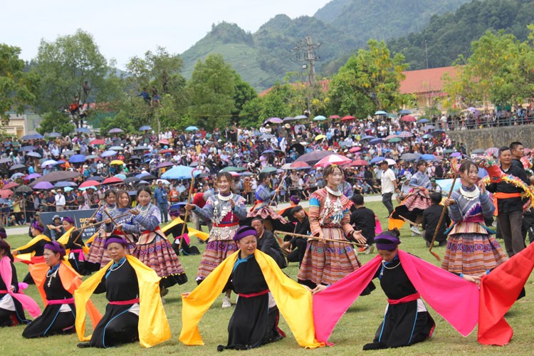 Hấp dẫn chung kết giải đua ngựa thồ trên miền cao nguyên trắng Bắc Hà Hấp dẫn chung kết giải đua ngựa thồ trên miền cao nguyên trắng Bắc Hà