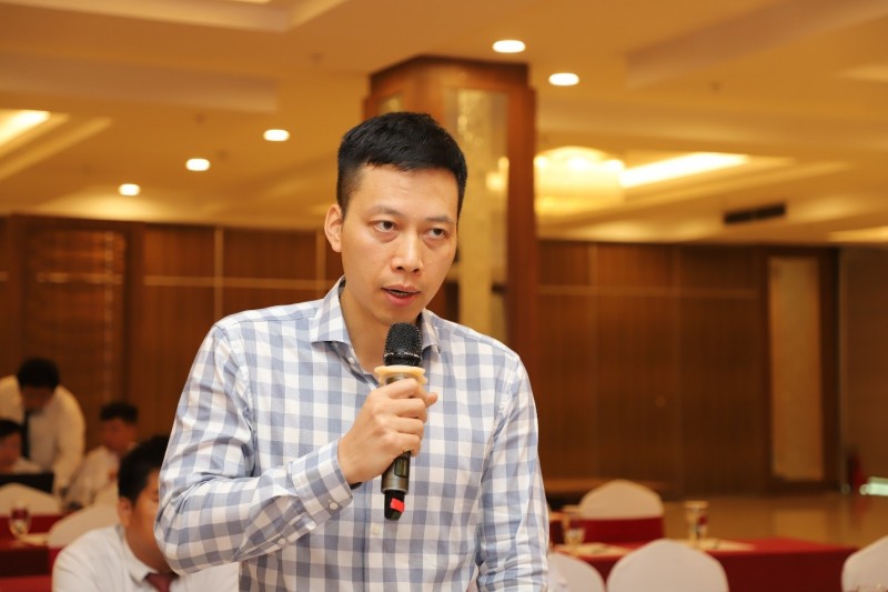 Cổ đông đặt câu hỏi tại Đại hội.