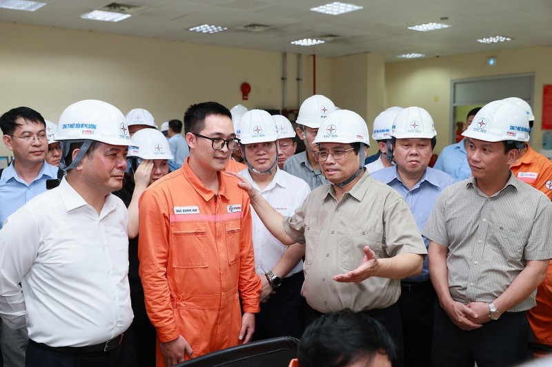 Thủ tướng Phạm Minh Chính: Khắc phục mọi khó khăn, bảo đảm cung ứng điện