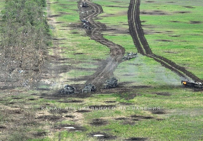 Tính từ đầu đợt phản công, Ukraine đã mất khoảng 120 xe tăng và phương tiện thiết giáp được viện trợ. Và con số này sẽ tiếp tục tăng lên theo từng ngày Tính từ đầu đợt phản công, Ukraine đã mất khoảng 120 xe tăng và phương tiện thiết giáp được viện trợ. Và con số này sẽ tiếp tục tăng lên theo từng ngày