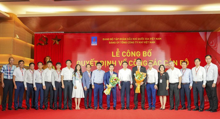 Lễ công bố và trao quyết định về công tác cán bộ cấp cao của PV GAS Lễ công bố và trao quyết định về công tác cán bộ cấp cao của PV GAS