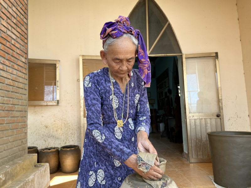 “Nghệ thuật làm gốm của người Chăm” là di sản văn hoá phi vật thể cần bảo vệ khẩn cấp -0
