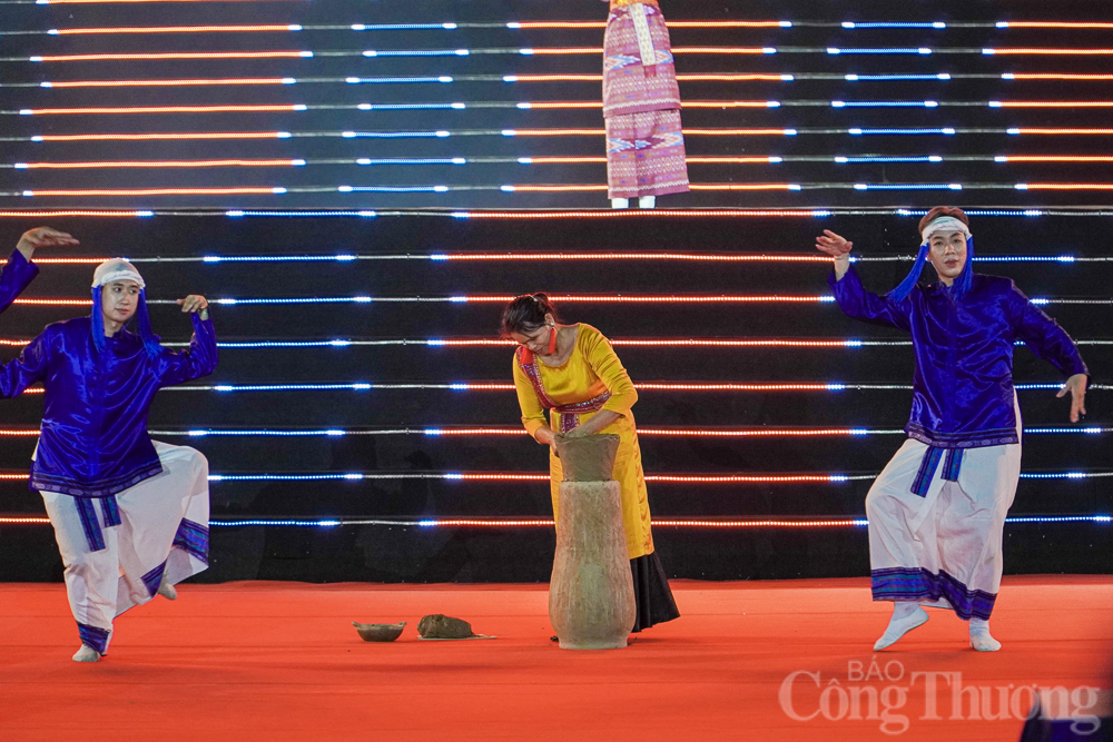 Chủ tịch nước dự Lễ đón Bằng của UNESCO ghi danh “Nghệ thuật làm gốm của người Chăm” Chủ tịch nước dự Lễ đón Bằng của UNESCO ghi danh “Nghệ thuật làm gốm của người Chăm”