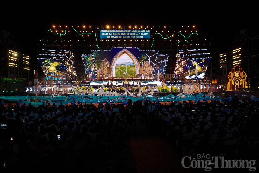 Chủ tịch nước dự Lễ đón Bằng của UNESCO ghi danh “Nghệ thuật làm gốm của người Chăm” Chủ tịch nước dự Lễ đón Bằng của UNESCO ghi danh “Nghệ thuật làm gốm của người Chăm”
