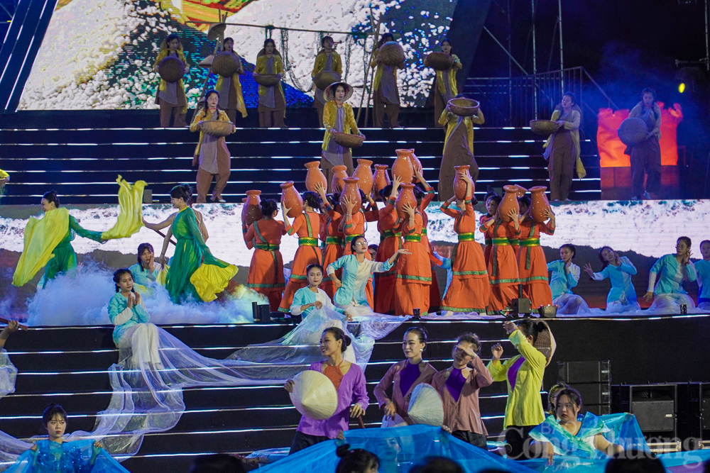 Chủ tịch nước dự Lễ đón Bằng của UNESCO ghi danh “Nghệ thuật làm gốm của người Chăm” Chủ tịch nước dự Lễ đón Bằng của UNESCO ghi danh “Nghệ thuật làm gốm của người Chăm”