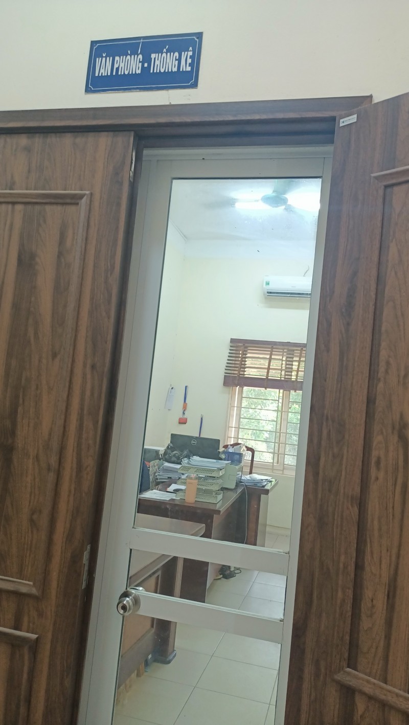 Một số cơ quan bật điều hòa, quạt, bóng điện khi không có người trong phòng