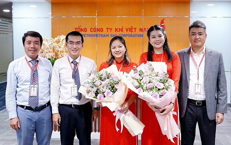 Công đoàn PV GAS tích cực giới thiệu công đoàn viên ưu tú cho Đảng để xem xét kết nạp vào Đảng Công đoàn PV GAS tích cực giới thiệu công đoàn viên ưu tú cho Đảng để xem xét kết nạp vào Đảng