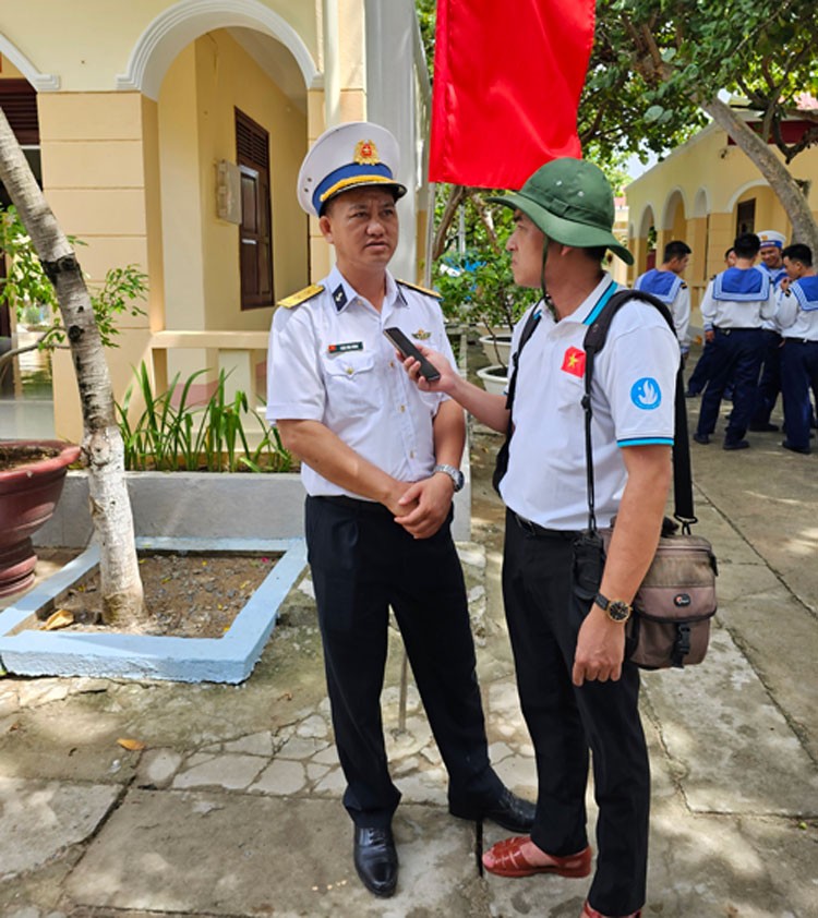 Bản tin đặc biệt trên cánh sóng Trường Sa Bản tin đặc biệt trên cánh sóng Trường Sa