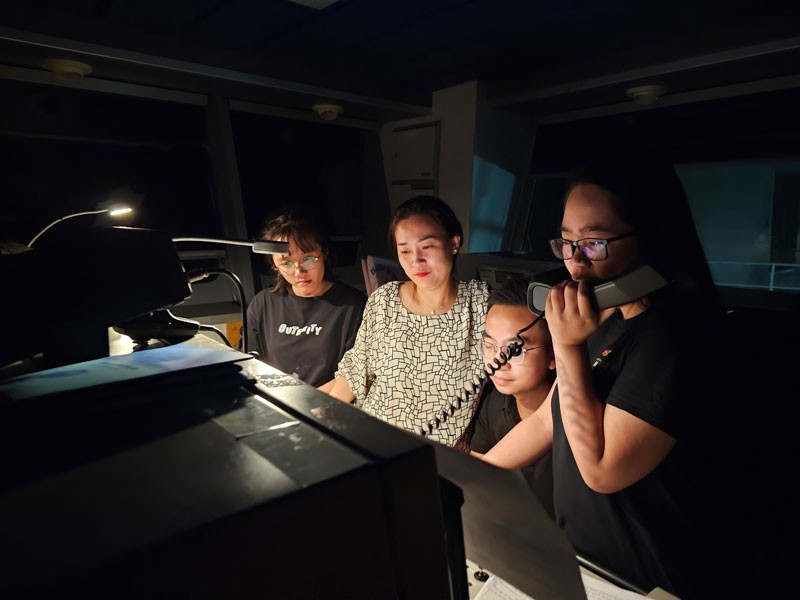 Bản tin đặc biệt trên cánh sóng Trường Sa Bản tin đặc biệt trên cánh sóng Trường Sa