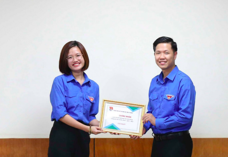 Với các hoạt động hưởng ứng sáng tạo, phong phú và thiết thực, Tạp chí Công Thương đã xuất sắc mang về giải Nhất cho đơn vị Với các hoạt động hưởng ứng sáng tạo, phong phú và thiết thực, Tạp chí Công Thương đã xuất sắc mang về giải Nhất cho đơn vị