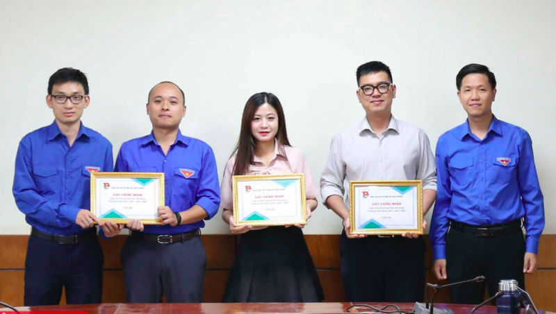 Đoàn Thanh niên Cục Thương mại điện tử và Kinh tế số, Chi đoàn Liên Vụ và Chi đoàn Vụ Pháp chế đồng giải Ba Đoàn Thanh niên Cục Thương mại điện tử và Kinh tế số, Chi đoàn Liên Vụ và Chi đoàn Vụ Pháp chế đồng giải Ba