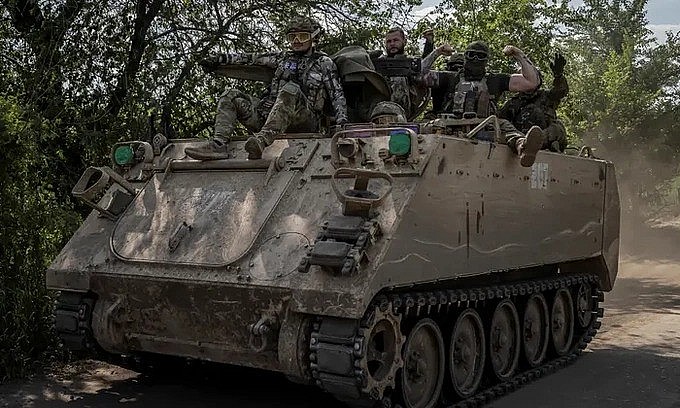 Xung đột Ukraine rất khó kết thúc trong tương lai gần khi cả Nga và Ukraine đều có đủ nguồn lực tiếp tục xung đột Xung đột Ukraine rất khó kết thúc trong tương lai gần khi cả Nga và Ukraine đều có đủ nguồn lực tiếp tục xung đột