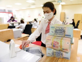 Ngân hàng Nhà nước sẽ không hạ chuẩn tín dụng, “ném tiền ra vô lối”