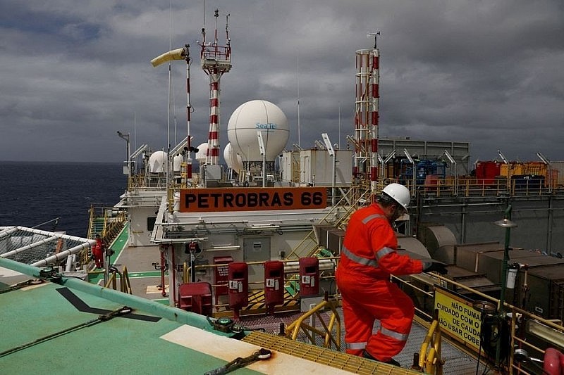Giàn khoan dầu Petrobras P-66 của Brazil tại lưu vực Santos ở Rio de Janeiro, Brazil (ảnh: Reuters) Giàn khoan dầu Petrobras P-66 của Brazil tại lưu vực Santos ở Rio de Janeiro, Brazil (ảnh: Reuters)