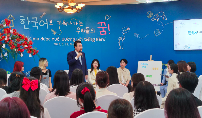 Tổng thống Hàn Quốc và Phu nhân thăm Đại học Quốc gia Hà Nội, giao lưu với sinh viên Tổng thống Hàn Quốc và Phu nhân thăm Đại học Quốc gia Hà Nội, giao lưu với sinh viên