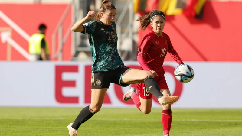 Thanh Nhã rút ngắn tỉ số cho đội tuyển nữ Việt Nam ở phút bù giờ hiệp 2. Ảnh: Fussball News Thanh Nhã rút ngắn tỉ số cho đội tuyển nữ Việt Nam ở phút bù giờ hiệp 2. Ảnh: Fussball News