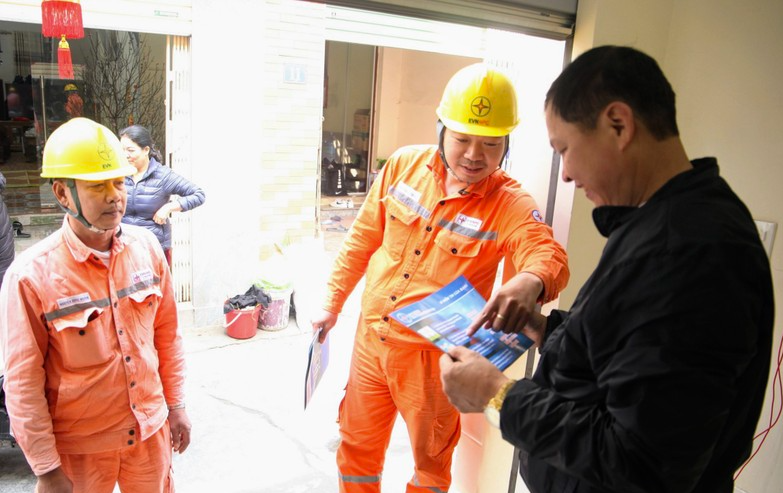 tăng cường vận động, hướng dẫn người dân và doanh nghiệp chung tay cùng thực hiện tiết kiệm điện trong mùa nắng nóng tăng cường vận động, hướng dẫn người dân và doanh nghiệp chung tay cùng thực hiện tiết kiệm điện trong mùa nắng nóng