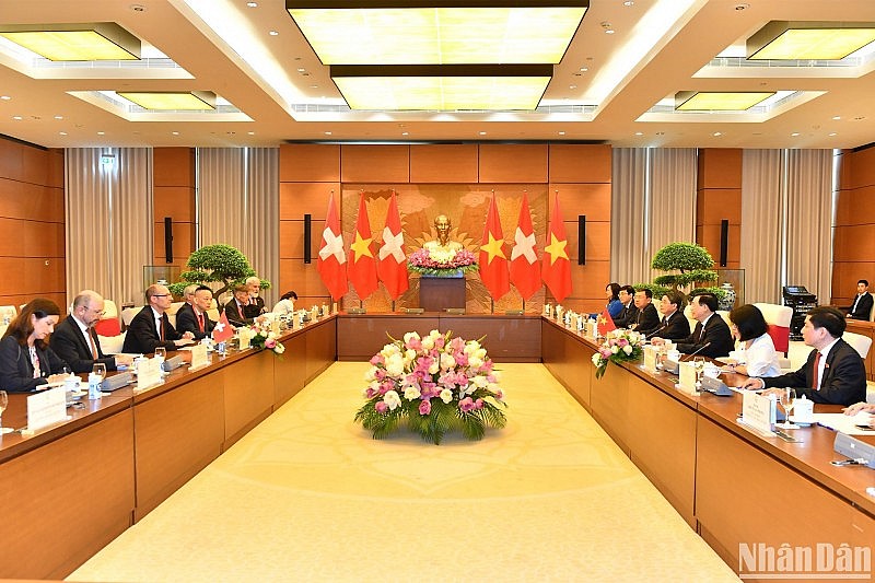 Quang cảnh buổi hội đàm. Quang cảnh buổi hội đàm.