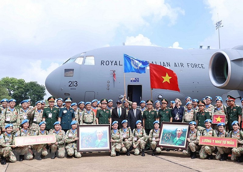 Chủ tịch nước Võ Văn Thưởng với các lực lượng lên đường thực hiện nhiệm vụ gìn giữ hòa bình Liên hợp quốc tại Nam Sudan. Chủ tịch nước Võ Văn Thưởng với các lực lượng lên đường thực hiện nhiệm vụ gìn giữ hòa bình Liên hợp quốc tại Nam Sudan.