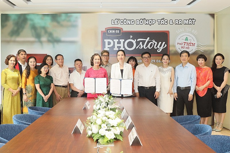 Việc ra mắt Phở Story đánh dấu cột mốc quan trọng trên hành trình Chin-su tôn vinh các giá trị văn hoá ẩm thực truyền thống Việt Nam trong đời sống hiện đại. Việc ra mắt Phở Story đánh dấu cột mốc quan trọng trên hành trình Chin-su tôn vinh các giá trị văn hoá ẩm thực truyền thống Việt Nam trong đời sống hiện đại.