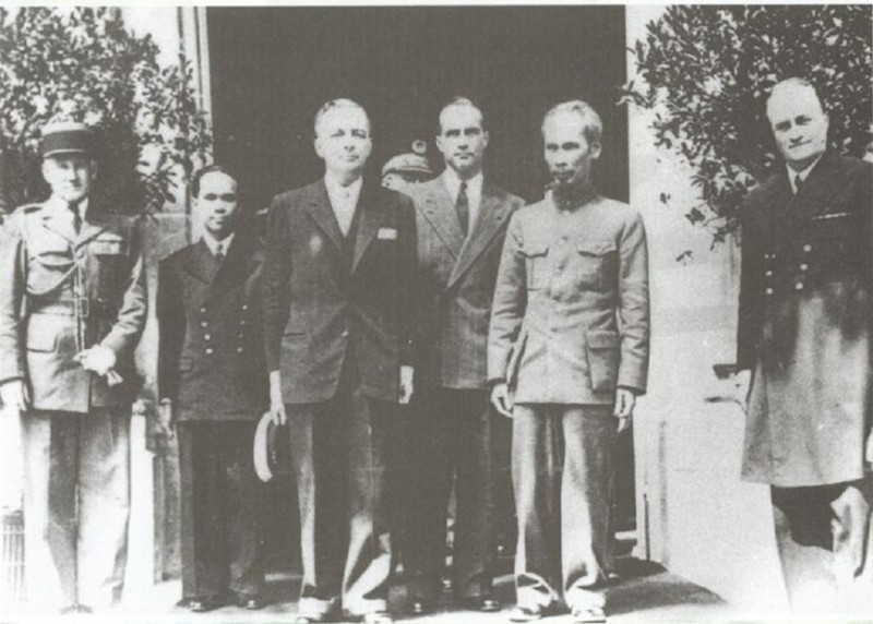 Lễ đón Chủ tịch Hồ Chí Minh tại Dinh Thủ tướng Pháp, ngày 2/7/1946 Lễ đón Chủ tịch Hồ Chí Minh tại Dinh Thủ tướng Pháp, ngày 2/7/1946