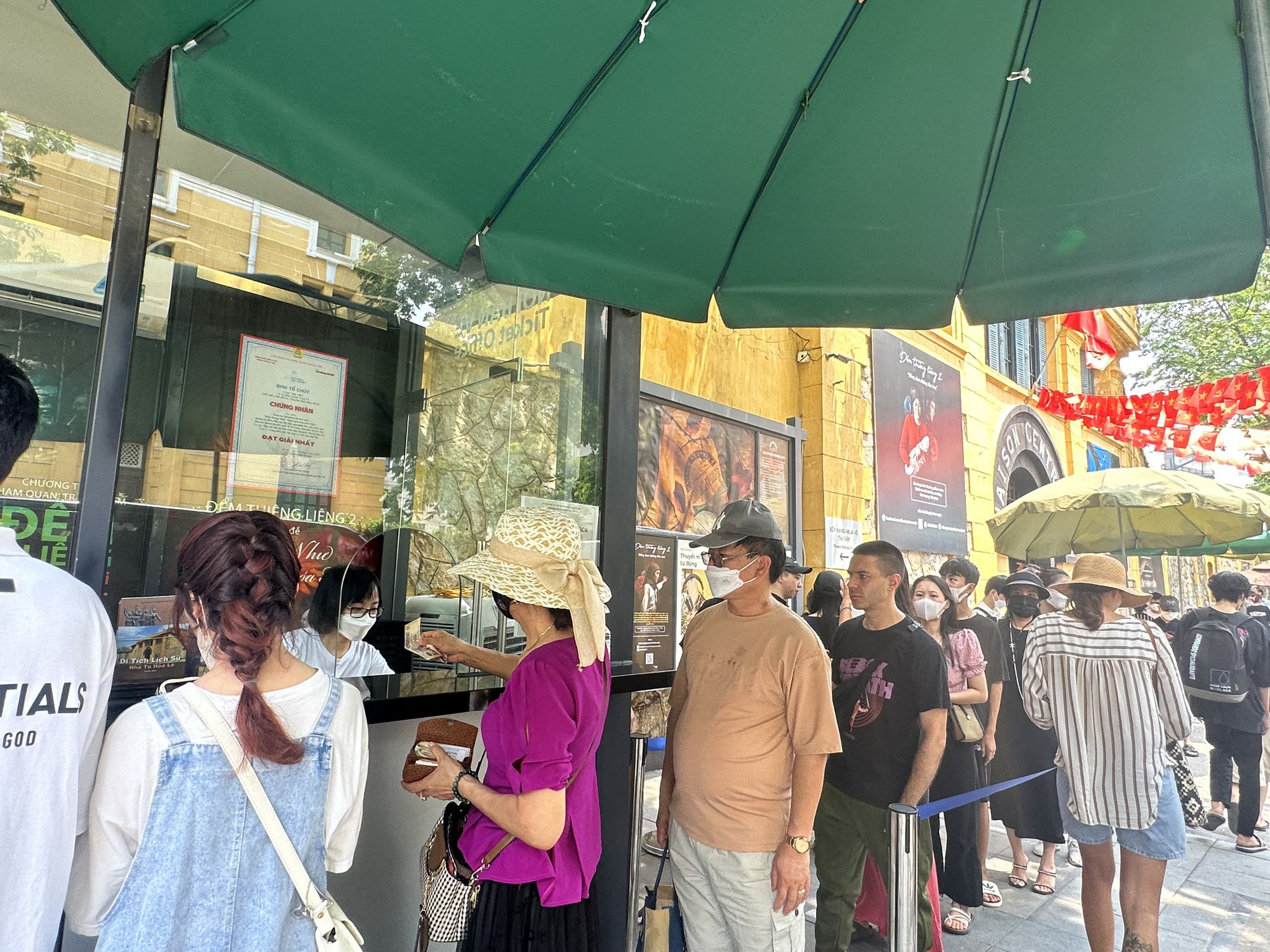 Khách quốc tế đến Việt Nam tháng 6 tăng 6,4% so với tháng 5/2023 - Ảnh 1. Khách quốc tế đến Việt Nam tháng 6 tăng 6,4% so với tháng 5/2023 - Ảnh 1.