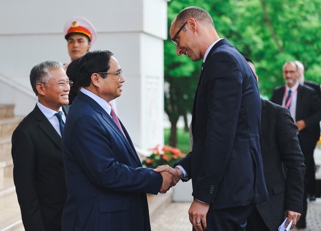 Thủ tướng Phạm Minh Chính tin tưởng chuyến thăm của ngài Chủ tịch Hạ viện là dấu mốc quan trọng, góp phần mở ra một trang mới trong hợp tác Việt Nam – Thụy Sĩ - Ảnh: VGP Thủ tướng Phạm Minh Chính tin tưởng chuyến thăm của ngài Chủ tịch Hạ viện là dấu mốc quan trọng, góp phần mở ra một trang mới trong hợp tác Việt Nam – Thụy Sĩ - Ảnh: VGP