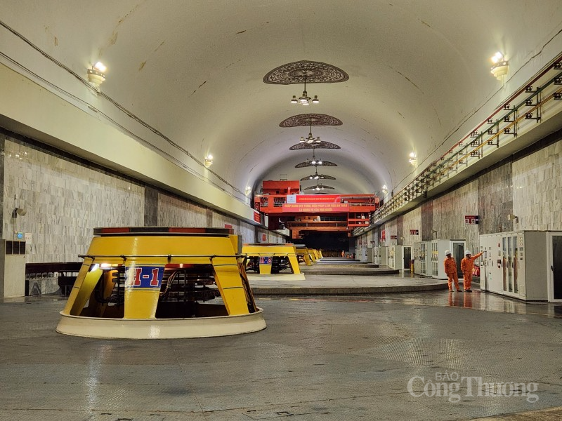 Bản tin cấp điện ngày 1/7: Phụ tải toàn hệ thống tăng cao, thủy điện phía Bắc được huy động Bản tin cấp điện ngày 1/7: Phụ tải toàn hệ thống tăng cao, thủy điện phía Bắc được huy động