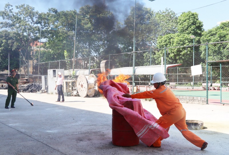 PC Quảng Bình: Gần 200 cán bộ công nhân viên được huấn luyện, bồi dưỡng nghiệp vụ phòng cháy chữa cháy