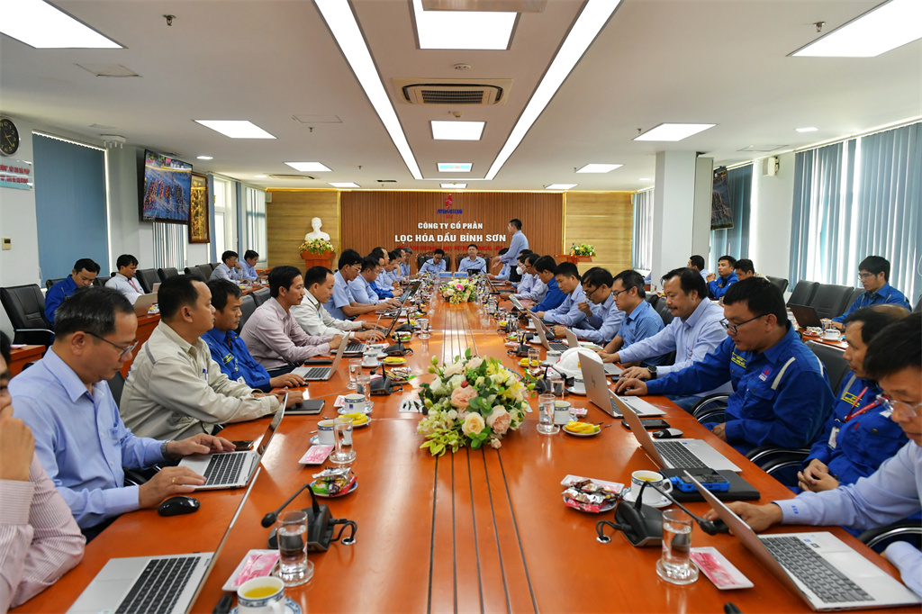 Ban Lãnh đạo BSR làm việc với Khối Nhà máy Ban Lãnh đạo BSR làm việc với Khối Nhà máy