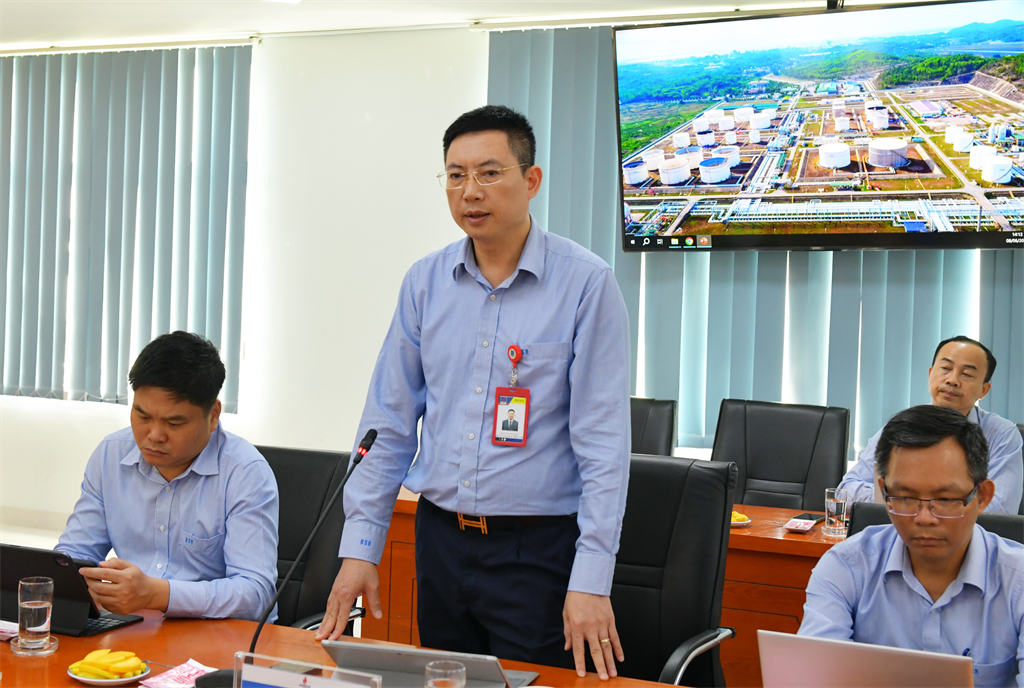 Ban Lãnh đạo BSR làm việc với Khối Nhà máy Ban Lãnh đạo BSR làm việc với Khối Nhà máy