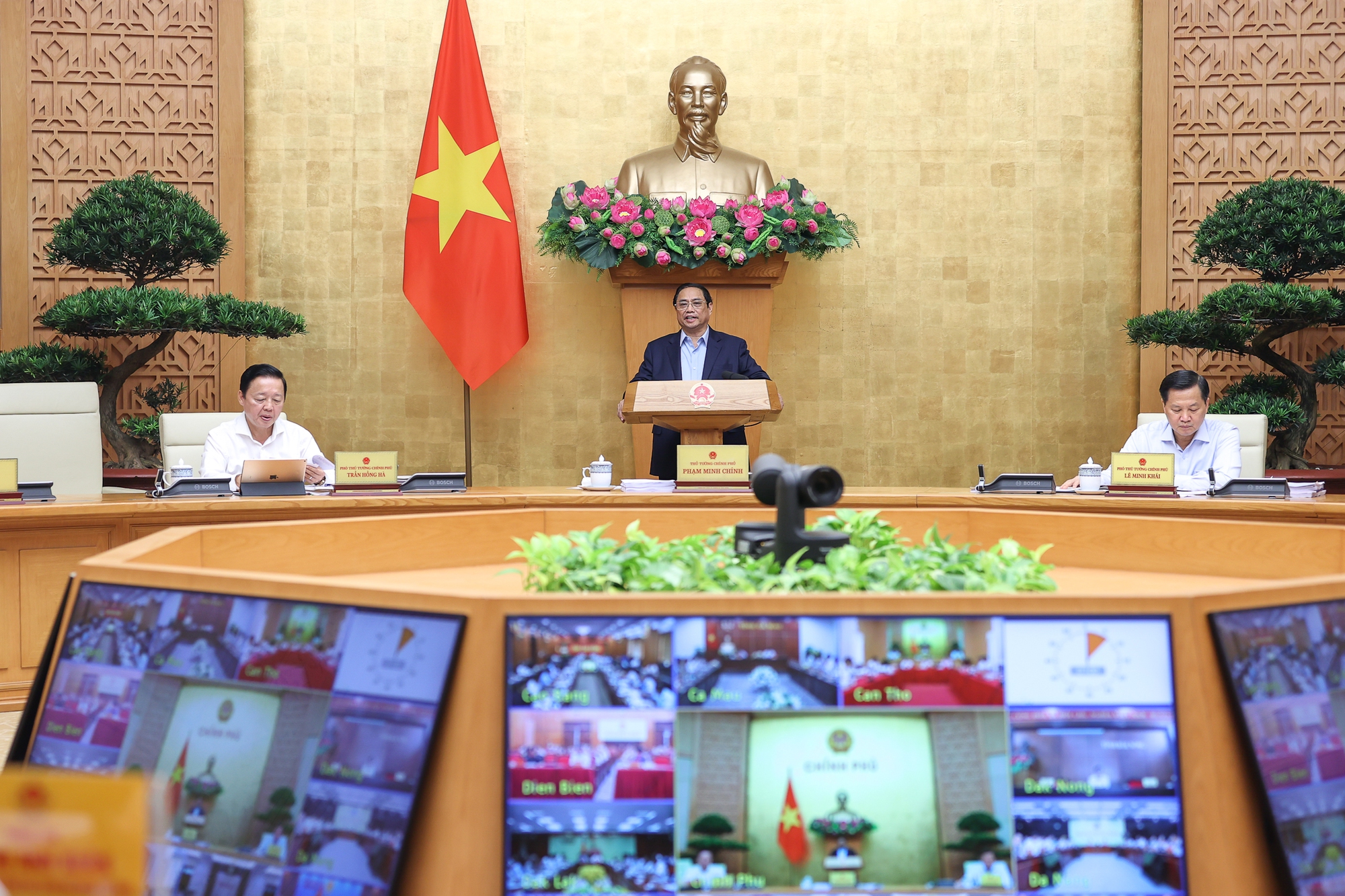 Thủ tướng Phạm Minh Chính chủ trì hội nghị trực tuyến toàn quốc Chính phủ với các địa phương - Ảnh 2. Thủ tướng Phạm Minh Chính chủ trì hội nghị trực tuyến toàn quốc Chính phủ với các địa phương - Ảnh 2.
