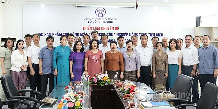 Điểm đặc biệt trong Triển lãm lần này đó là sự tham gia của Đoàn công tác của Sở Công Thương Viêng Chăn sang làm việc với Sở Công Thương Hà Nội Điểm đặc biệt trong Triển lãm lần này đó là sự tham gia của Đoàn công tác của Sở Công Thương Viêng Chăn sang làm việc với Sở Công Thương Hà Nội