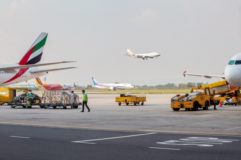 Tạm đình chỉ Kiểm soát viên không lưu về sự cố 2 máy bay suýt “giao cắt” tại sân bay Nội Bài Tạm đình chỉ Kiểm soát viên không lưu về sự cố 2 máy bay suýt “giao cắt” tại sân bay Nội Bài