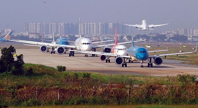 máy bay xếp hàng chờ hạ cánh tại TSN máy bay xếp hàng chờ hạ cánh tại TSN