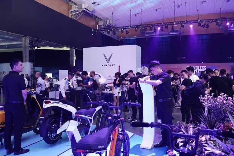 Triển lãm “VinFast - Vì tương lai xanh”: VinFast ra mắt ô tô điện VF 3, VF 6, VF 7 và xe đạp điện Triển lãm “VinFast - Vì tương lai xanh”: VinFast ra mắt ô tô điện VF 3, VF 6, VF 7 và xe đạp điện