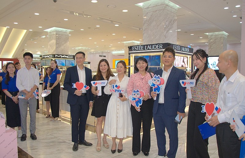TP. Hồ Chí Minh phát động chuỗi sự kiện hưởng ứng mùa mua sắm - Shopping Season năm 2023 TP. Hồ Chí Minh phát động chuỗi sự kiện hưởng ứng mùa mua sắm Shopping Season năm 2023