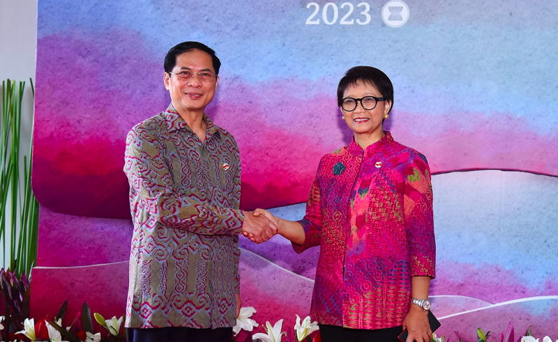 Nhận lời mời của Bộ trưởng Ngoại giao Indonesia Retno Marsudi, Bộ trưởng Ngoại giao Bùi Thanh Sơn sẽ tham dự AMM-56 Nhận lời mời của Bộ trưởng Ngoại giao Indonesia Retno Marsudi, Bộ trưởng Ngoại giao Bùi Thanh Sơn sẽ tham dự AMM-56