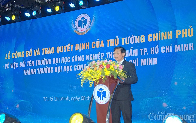 Thứ trưởng Nguyễn Sinh Nhật Tân dự lễ công bố và trao quyết định thành lập Trương Đại học Công Thương TP.HCM Thứ trưởng Nguyễn Sinh Nhật Tân dự lễ công bố và trao quyết định thành lập Trương Đại học Công Thương TP.HCM