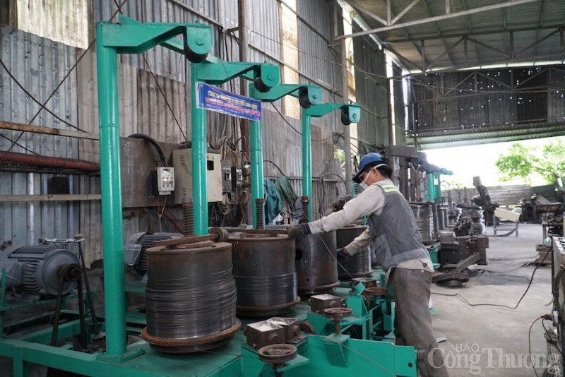 Doanh nghiệp gặp khó trong chuyển đổi máy móc lạc hậu sang thiết bị tiên tiến, tiết kiệm điện Doanh nghiệp gặp khó trong chuyển đổi máy móc lạc hậu sang thiết bị tiên tiến, tiết kiệm điện