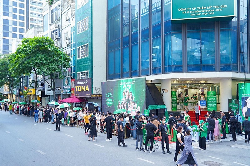 Nóng 1000 độ C tại siêu sinh nhật Thu Cúc 27 năm