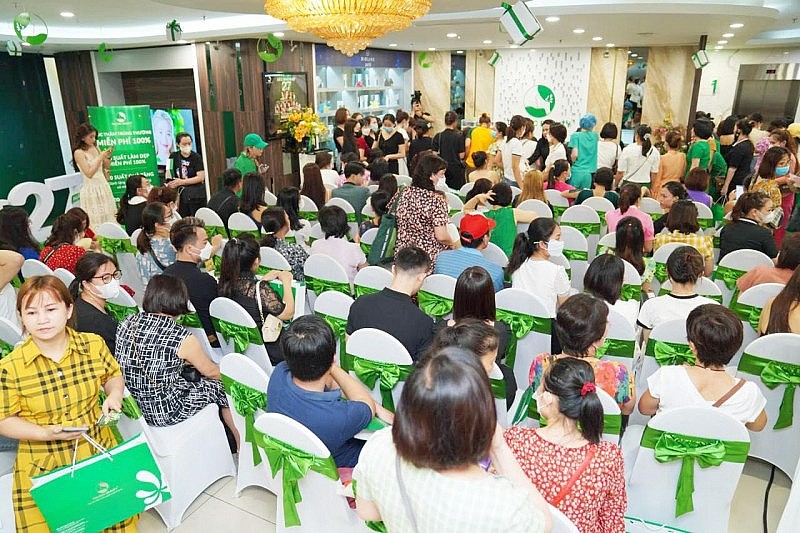 Nóng 1000 độ C tại siêu sinh nhật Thu Cúc 27 năm