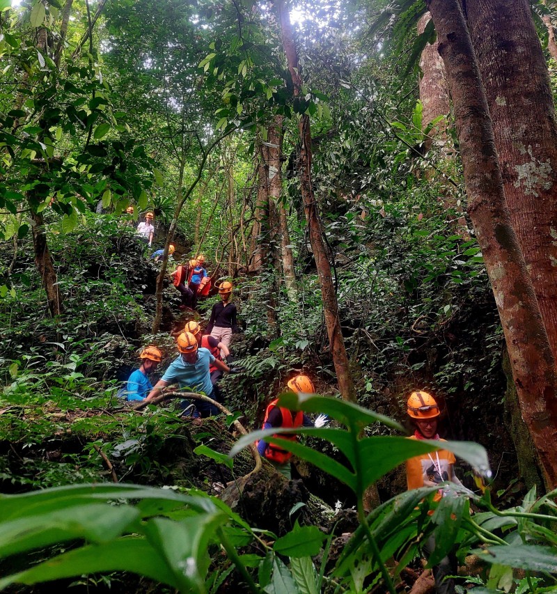 Cẩm nang khám phá 2 hang động mới ở Quảng Bình Cẩm nang khám phá 2 hang động mới ở Quảng Bình